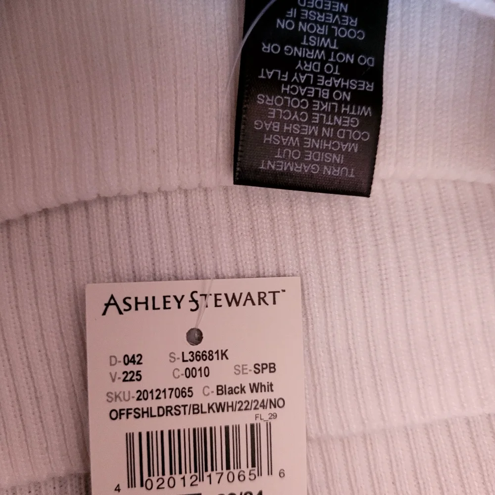 Ashley Stewart Boatneck Embellished Sweater Size 22 - Picture 8 of 8